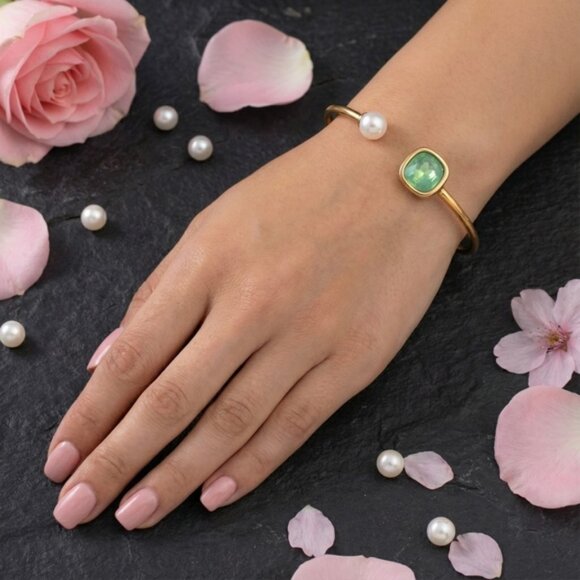 Elegant 18K Gold Plated Stainless Steel Aquamarine Pearl Cuff Bracelet Studs - Picture 9 of 12